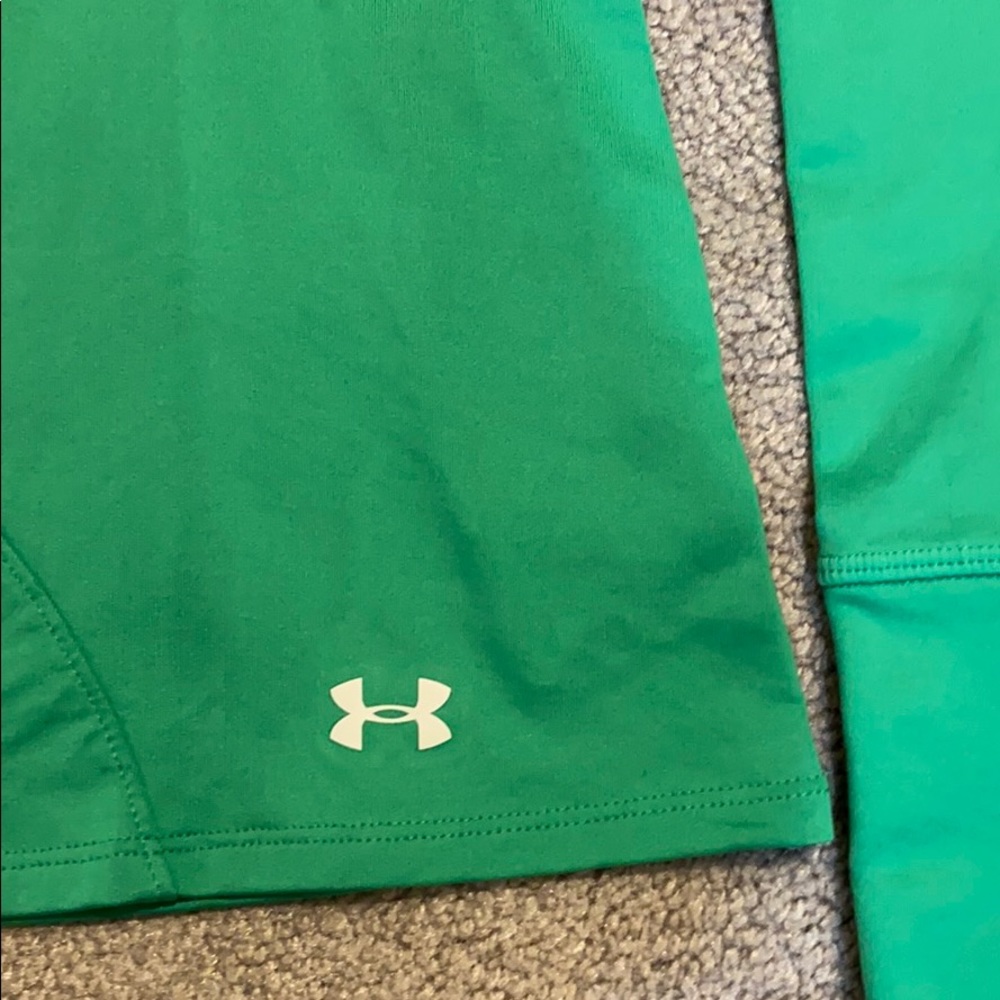 Under Armour Fitted Hooded Dri-fit top - Picture 2 of 4
